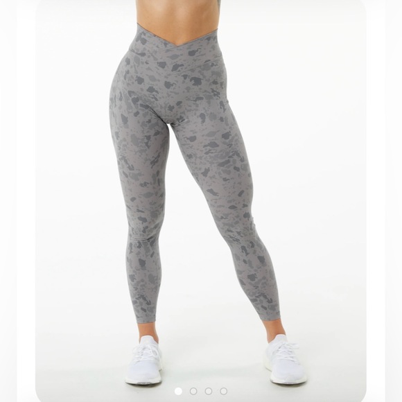 Alphalete Pants - Alphalete leggings 🩶